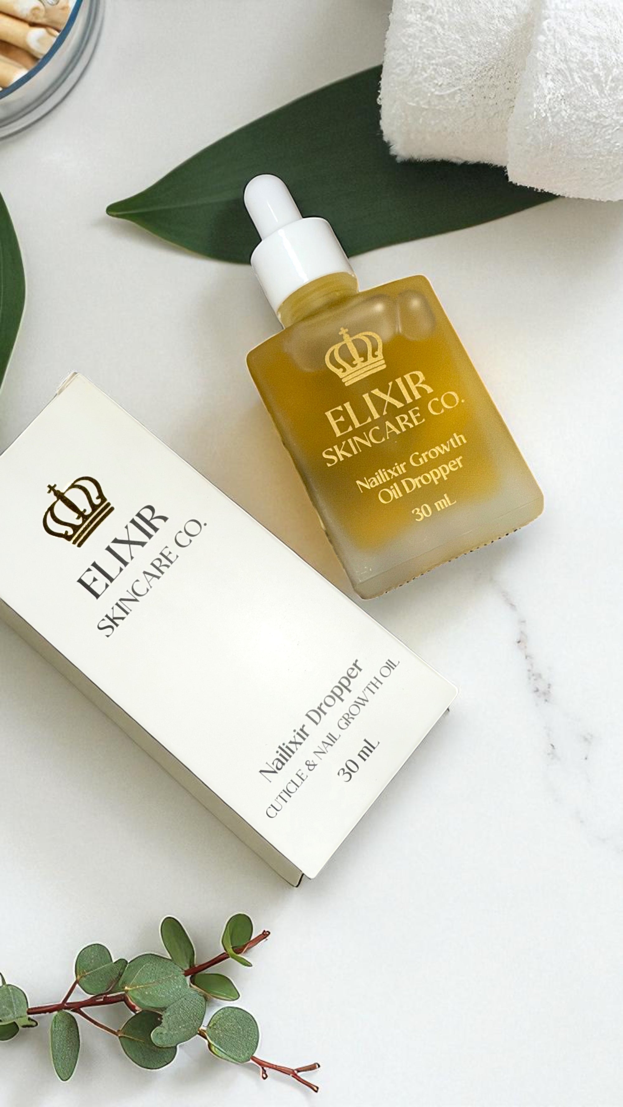 Hydrate dry cuticles and support healthy-looking nails with the Nailixir Dropper. 